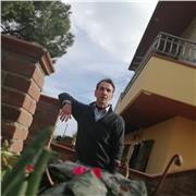 Medico da più di 30 anni attualmente in pause impartisce lezioni di scienze online (biologia, microbiologia, fisica chimica, ecc.)